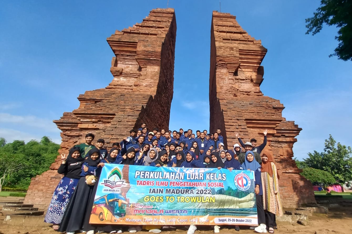 Mahasiswa Tadris IPS Kunjungi Situs dan Pengelolaan Informasi Majapahit.