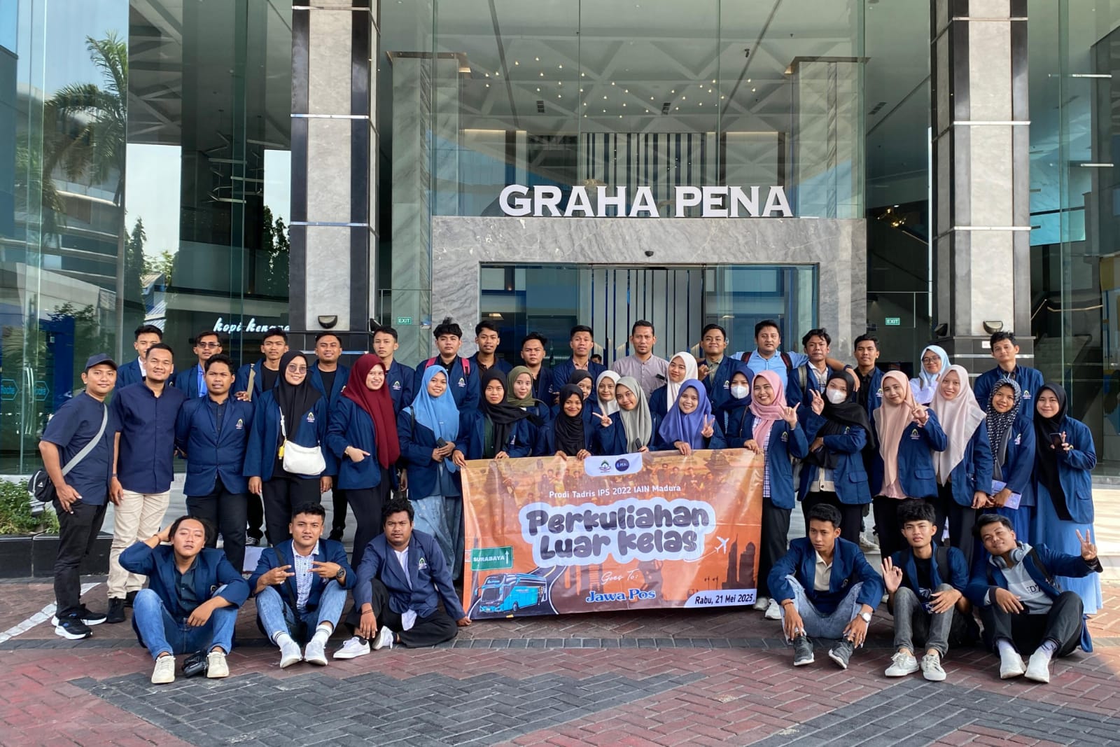 Jelajahi Dunia Pers, Mahasiswa IAIN Madura Belajar Etika dan Praktik Jurnalistik di Jawa Pos